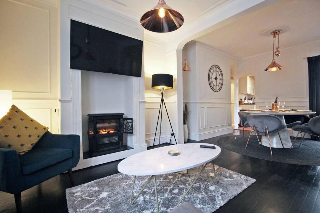 In The Heart Of Chester, Historical & Stylish Екстериор снимка