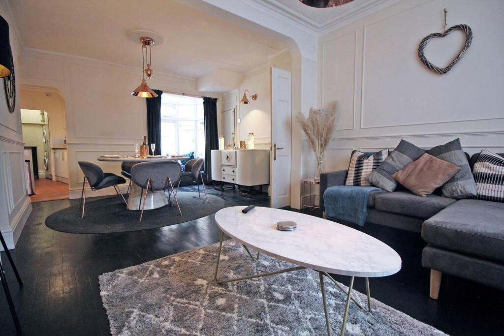 In The Heart Of Chester, Historical & Stylish Екстериор снимка