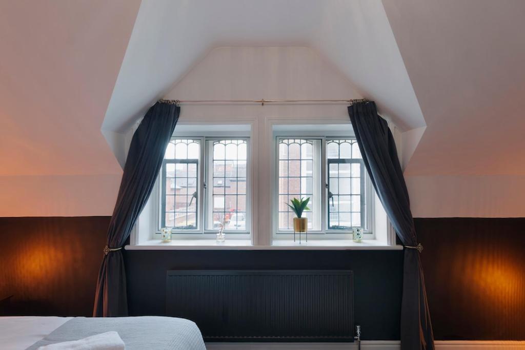 In The Heart Of Chester, Historical & Stylish Екстериор снимка