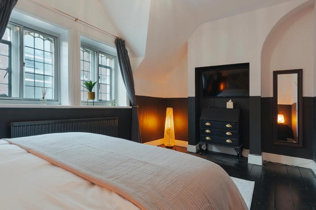 In The Heart Of Chester, Historical & Stylish Екстериор снимка